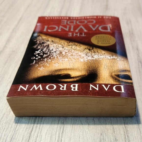 The DaVinci Code by Dan Brown - Picture 4 of 9